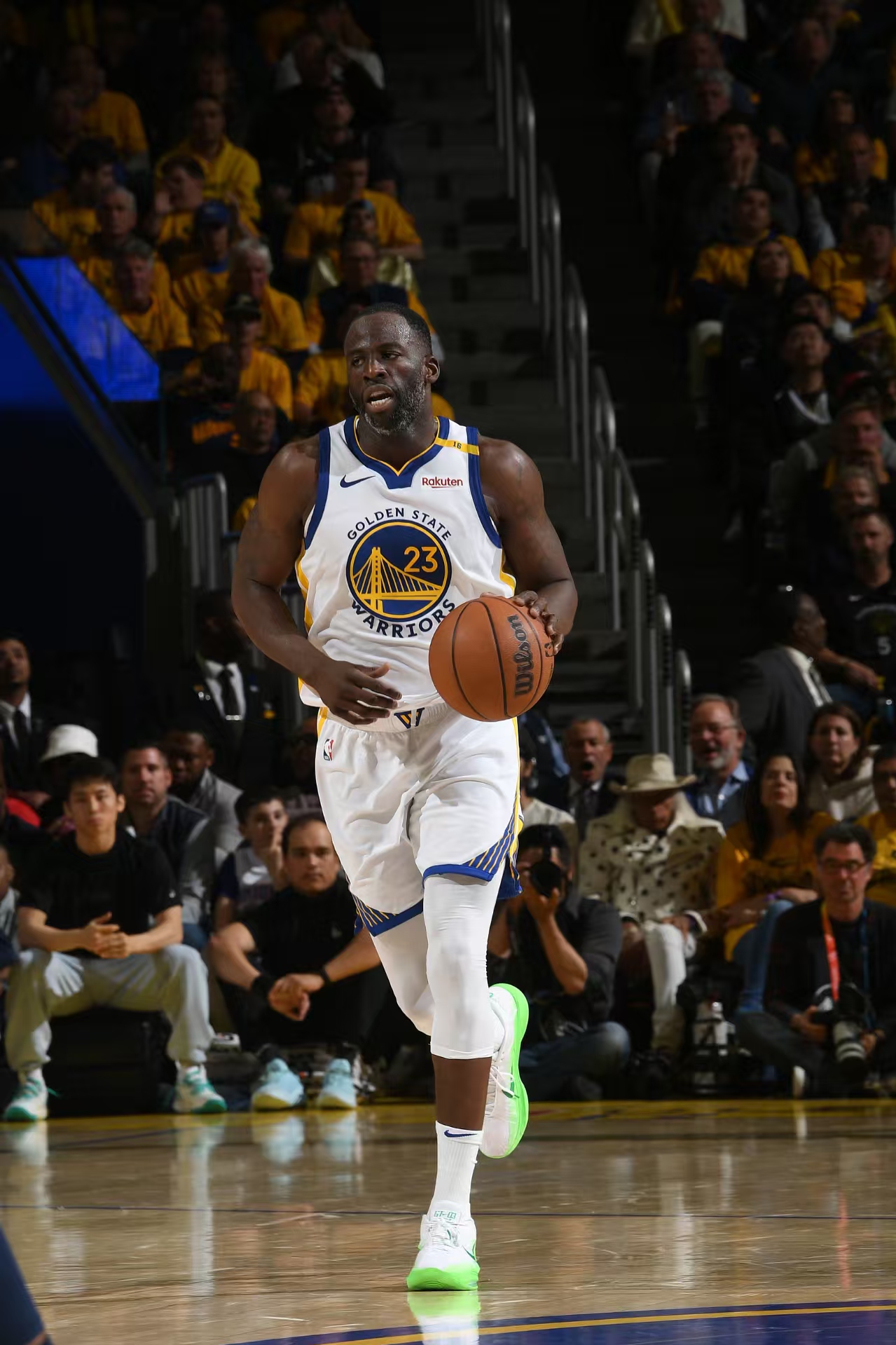 😥詹姆斯提出季后赛开打前休息一个月，格林反对：那样身材会走形